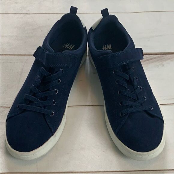 H&M Men’s Shoes    - Picture 1 of 8